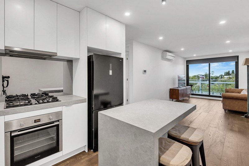 Photo - 301/501-503 Plenty Road, Preston VIC 3072 - Image 4
