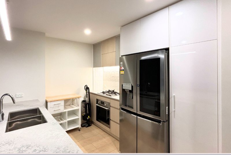 Photo - 301/68 Sir Fred Schonell Drive, St Lucia QLD 4067 - Image 2
