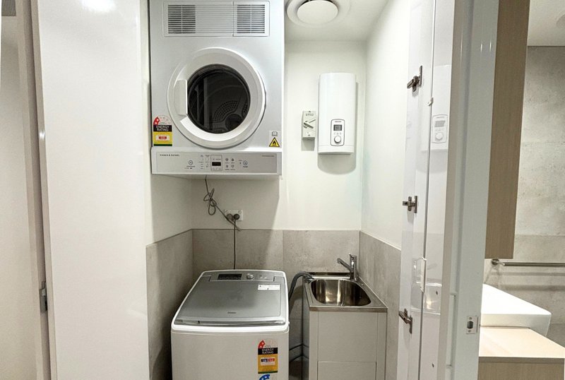 Photo - 301/68 Sir Fred Schonell Drive, St Lucia QLD 4067 - Image 12