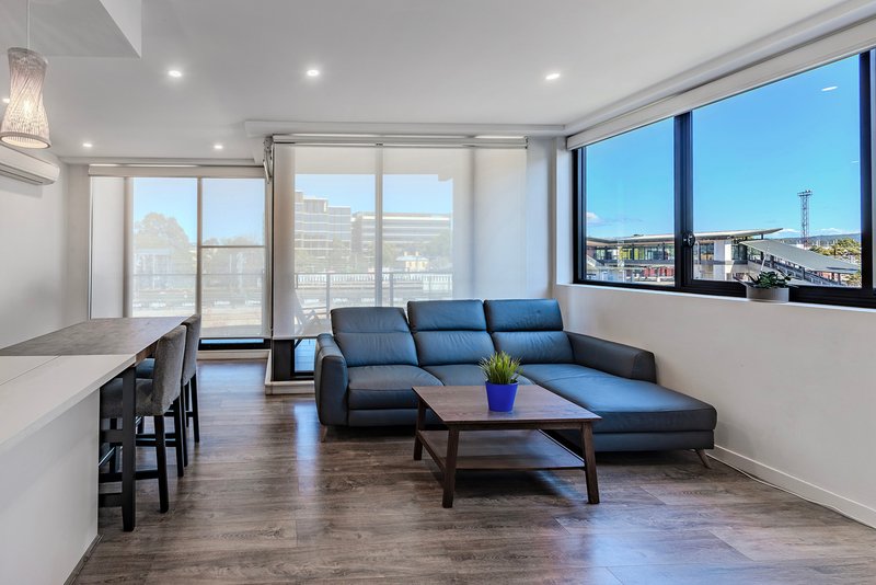 Photo - 301/81A Lord Sheffield Circuit, Penrith NSW 2750 - Image 2