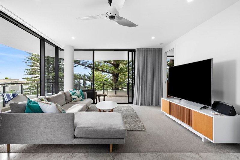 Photo - 301/95 Old Burleigh Road, Broadbeach QLD 4218 - Image 3