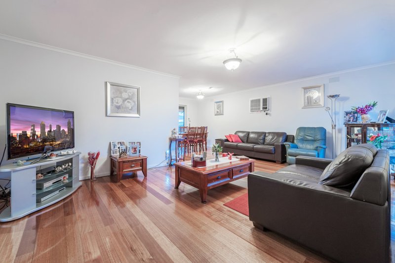 Photo - 302 Furlong Road, St Albans VIC 3021 - Image 3