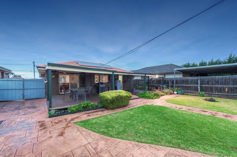 Photo - 302 Furlong Road, St Albans VIC 3021 - Image 12