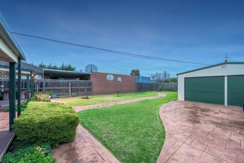 Photo - 302 Furlong Road, St Albans VIC 3021 - Image 13