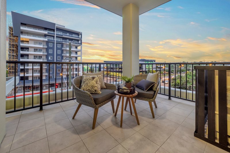 Photo - 302/1 Kingsmill Street, Chermside QLD 4032 - Image 7