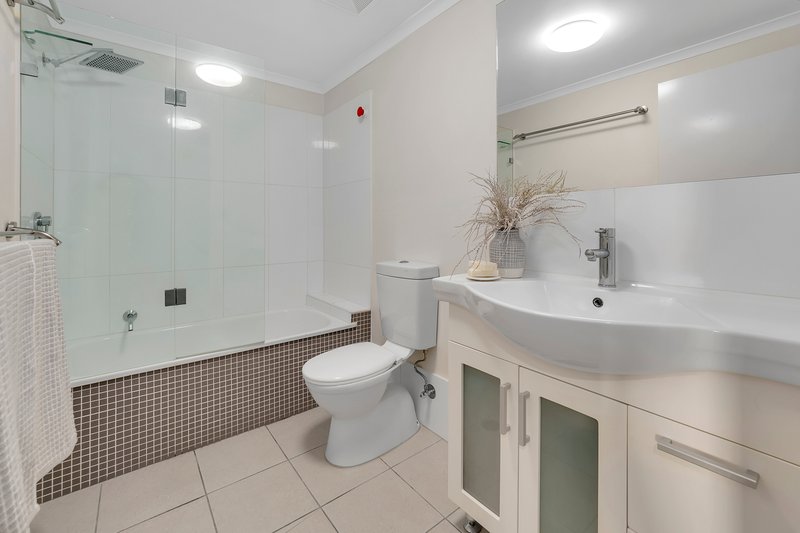 Photo - 302/1 Kingsmill Street, Chermside QLD 4032 - Image 13