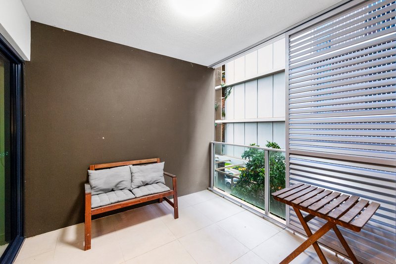 Photo - 302/11 Andrews Street, Southport QLD 4215 - Image 2