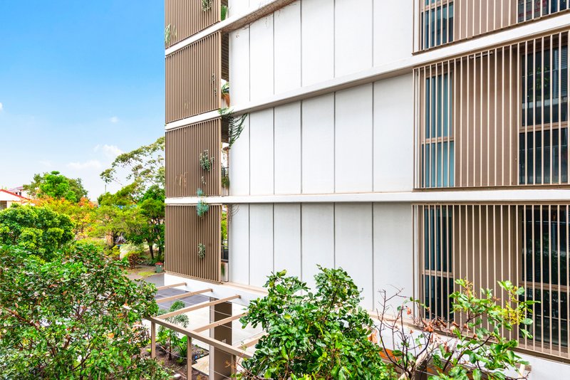 Photo - 302/11 Andrews Street, Southport QLD 4215 - Image 3