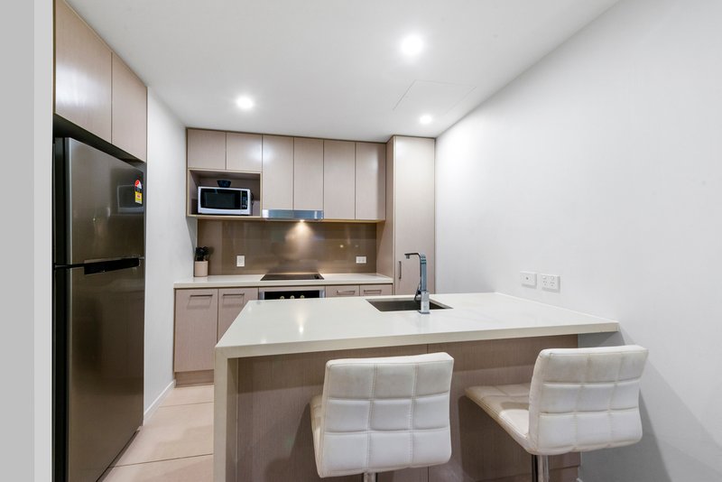 Photo - 302/11 Andrews Street, Southport QLD 4215 - Image 6