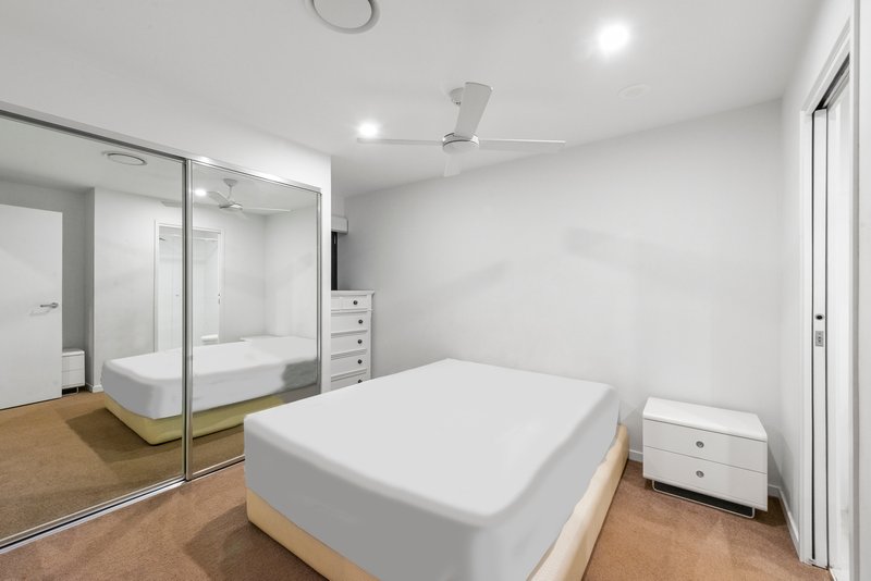 Photo - 302/11 Andrews Street, Southport QLD 4215 - Image 10