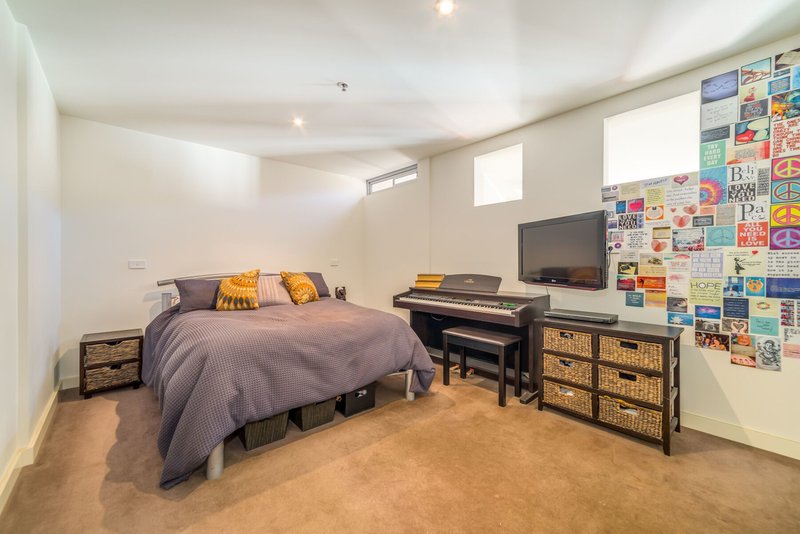 Photo - 302/13-15 Goodson Street, Doncaster VIC 3108 - Image 5