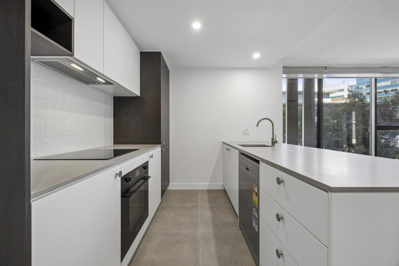 Photo - 302/2 Furzer Street, Phillip ACT 2606 - Image 3