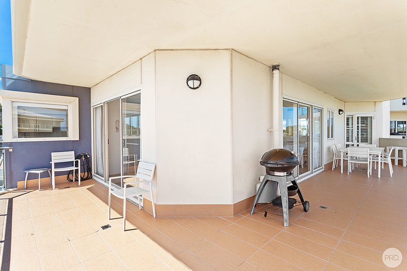 Photo - 302/2 Messines Street, Shoal Bay NSW 2315 - Image 11