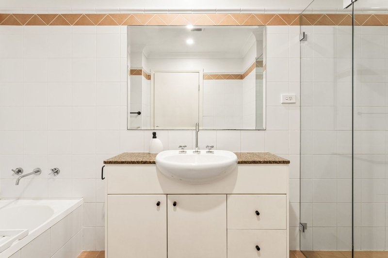 Photo - 302/20 Wellington Street, Narrabeen NSW 2101 - Image 8