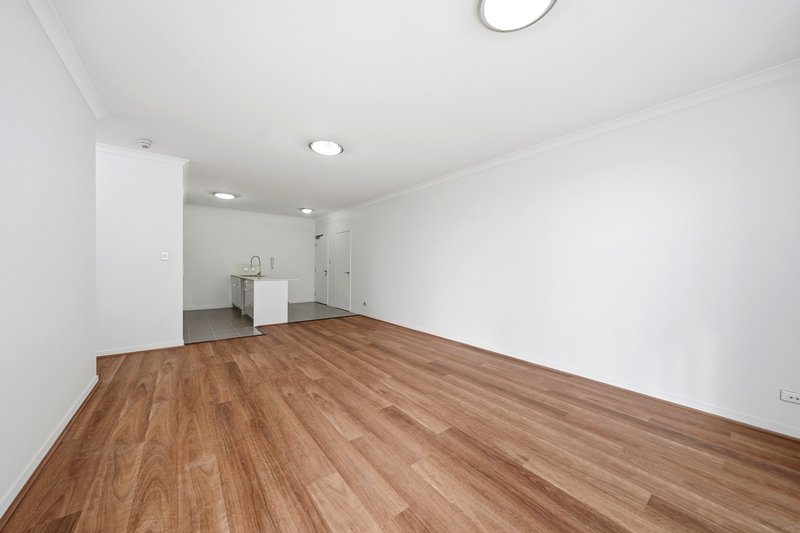 Photo - 302/21 Malata Crescent, Success WA 6164 - Image 6