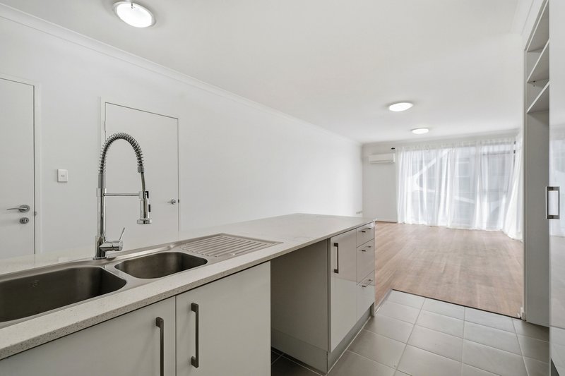 Photo - 302/21 Malata Crescent, Success WA 6164 - Image 8