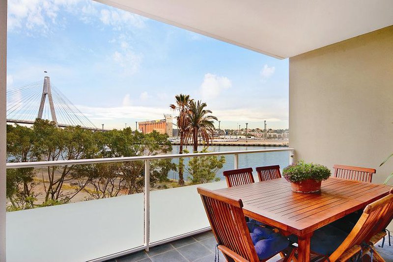 Photo - 302/24 Refinery Drive, Pyrmont NSW 2009 - Image 2