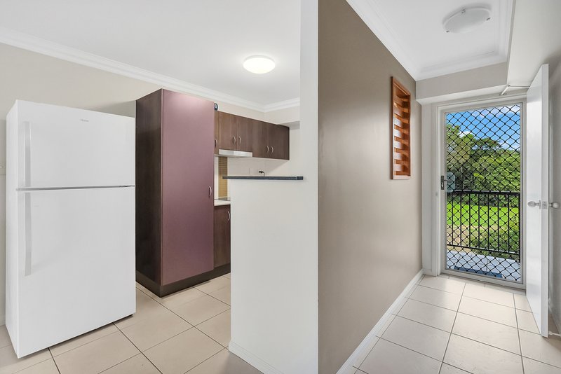 Photo - 302/29-33 Springfield Crescent, Manoora QLD 4870 - Image 6