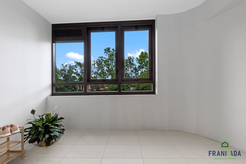 Photo - 302/2D Wharf Road, Melrose Park NSW 2114 - Image 6