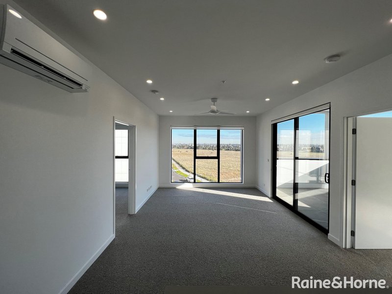Photo - 302/38 Clark Street, Williams Landing VIC 3027 - Image 2