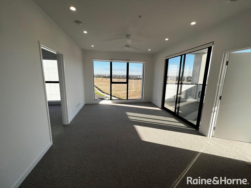 Photo - 302/38 Clark Street, Williams Landing VIC 3027 - Image 3