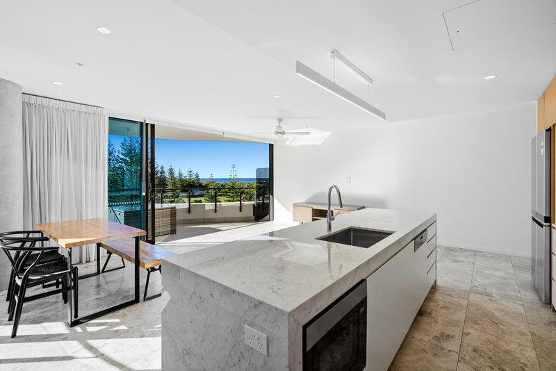 Photo - 302/4-6 Alexandra Avenue, Mermaid Beach QLD 4218 - Image 3
