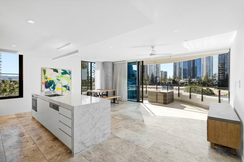 Photo - 302/4-6 Alexandra Avenue, Mermaid Beach QLD 4218 - Image 6