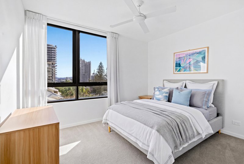 Photo - 302/4-6 Alexandra Avenue, Mermaid Beach QLD 4218 - Image 9