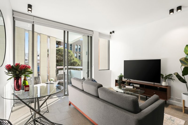 Photo - 302/432 Elizabeth Street, Surry Hills NSW 2010 - Image 2