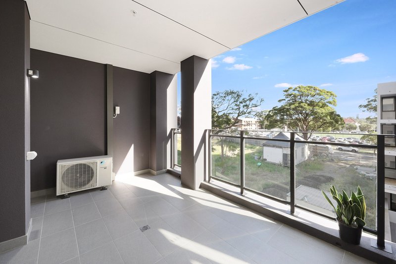 Photo - 302/44 Regent Street, Kogarah NSW 2217 - Image 9