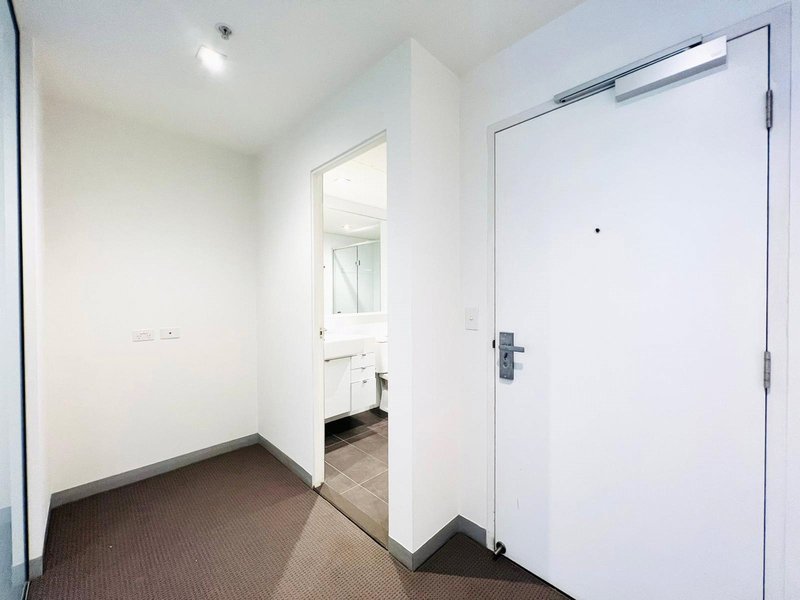 Photo - 302/53 Batman Street, West Melbourne VIC 3003 - Image 7