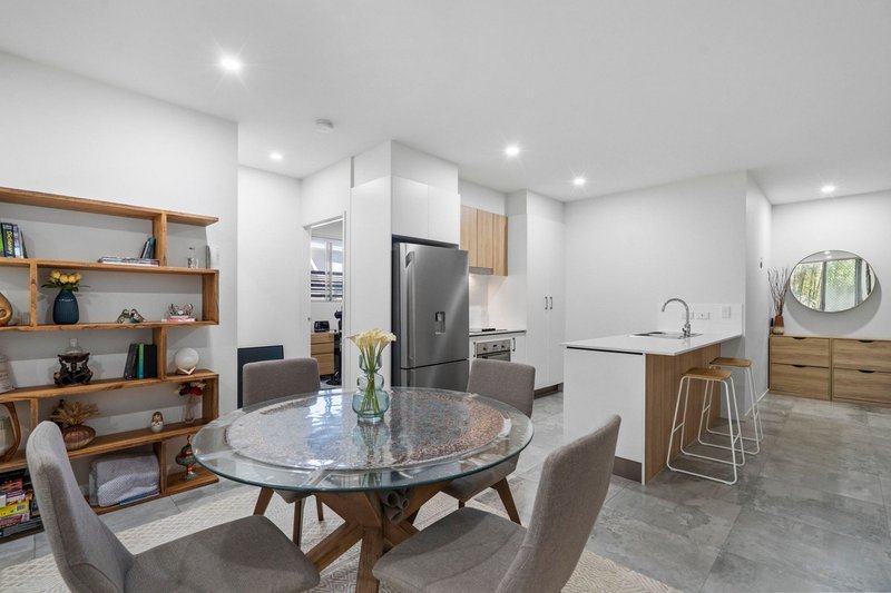 Photo - 302/61 Ellen Street, Oxley QLD 4075 - Image 2