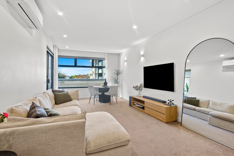 Photo - 302/67 Flinders Street, Wollongong NSW 2500 - Image 2