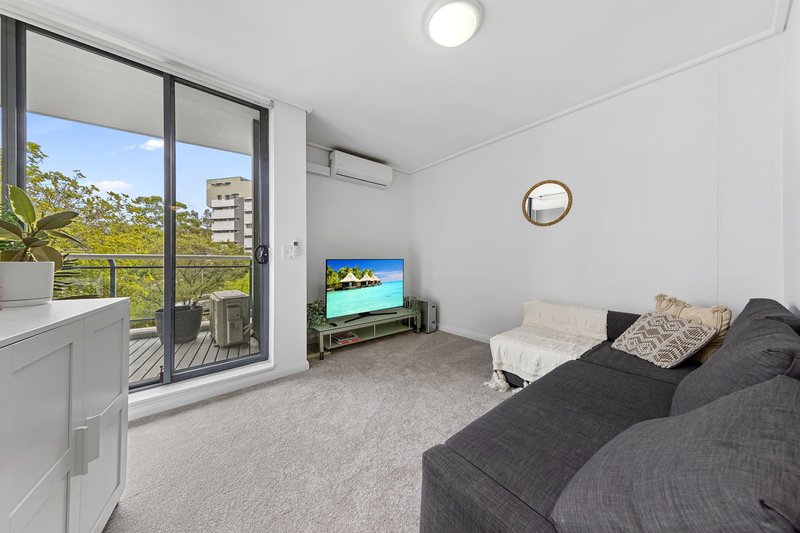 Photo - 30/27 Bennelong Parkway, Wentworth Point NSW 2127 - Image 2