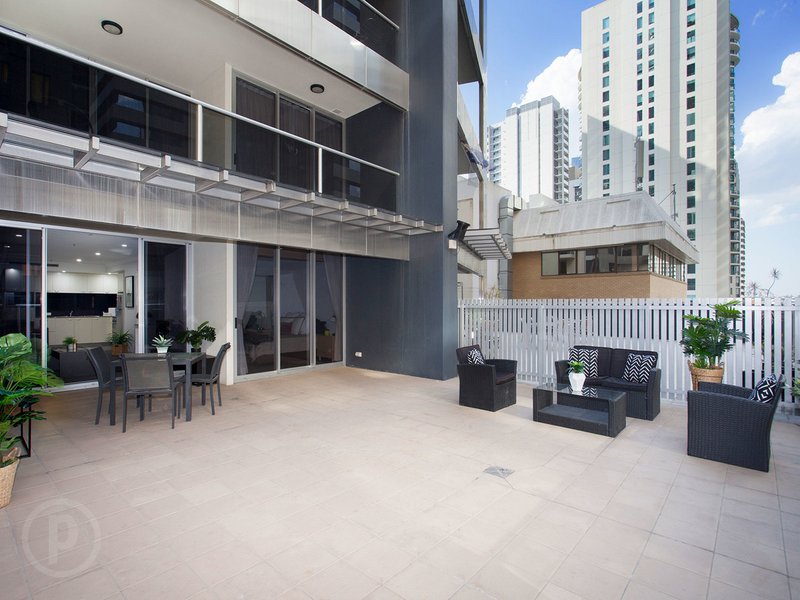 Photo - 302/70 Mary Street, Brisbane City QLD 4000 - Image 2
