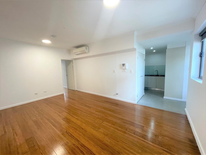 Photo - 302/71 Bank Lane, Kogarah NSW 2217 - Image 2