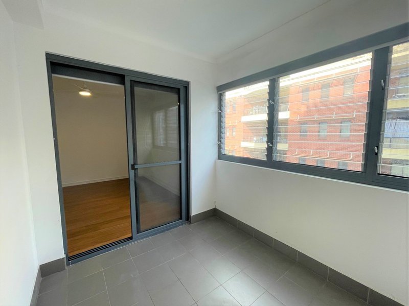 Photo - 302/71 Bank Lane, Kogarah NSW 2217 - Image 6