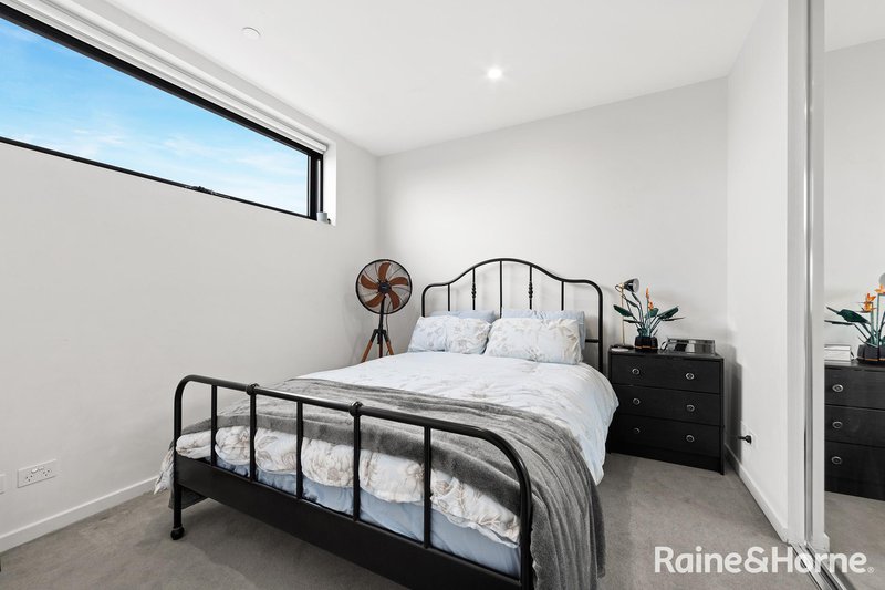 Photo - 302/747 Sydney Road, Brunswick VIC 3056 - Image 7