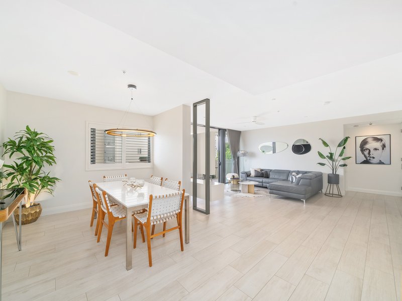Photo - 302/99 Marine Parade, Redcliffe QLD 4020 - Image 7