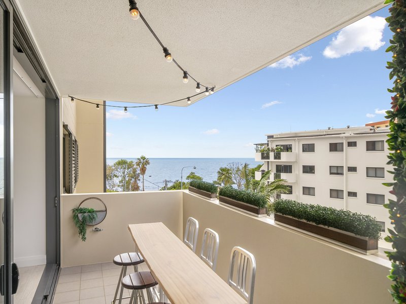 Photo - 302/99 Marine Parade, Redcliffe QLD 4020 - Image 11