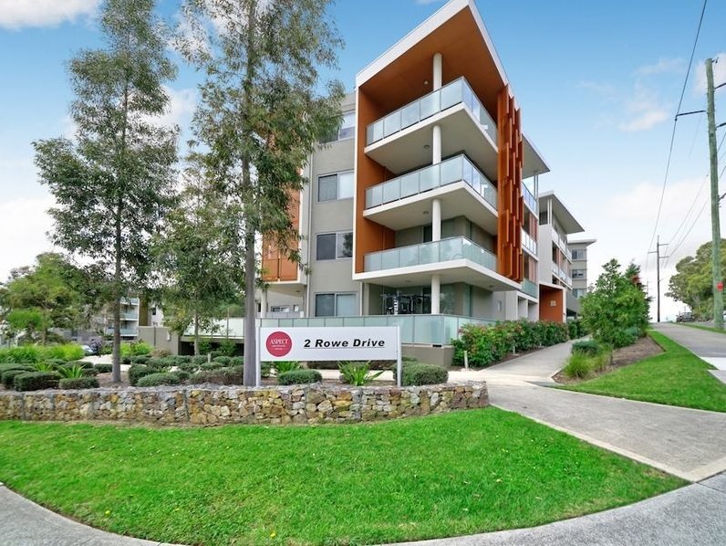 302B/2 Rowe Drive, Potts Hill NSW 2143