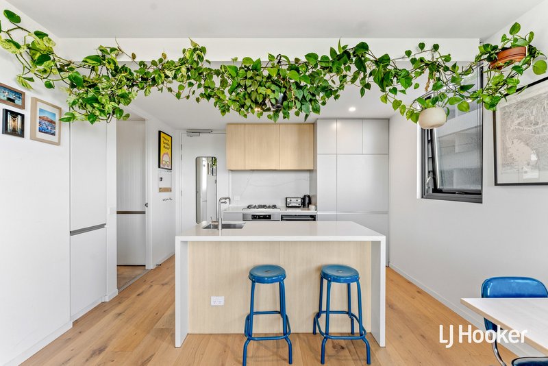 Photo - 302B/8 Falcon Court, Footscray VIC 3011 - Image 2
