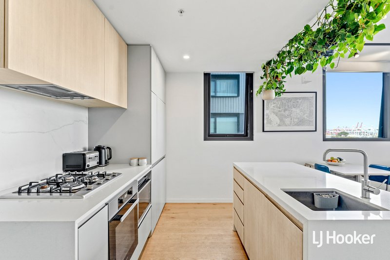 Photo - 302B/8 Falcon Court, Footscray VIC 3011 - Image 3