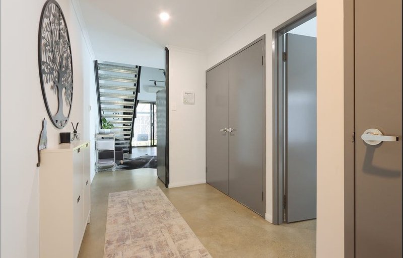 Photo - 303 Lambeth Circle, Wellard WA 6170 - Image 3