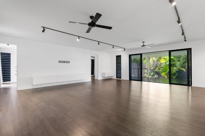 Photo - 303 Mcleod Street, Cairns North QLD 4870 - Image 2