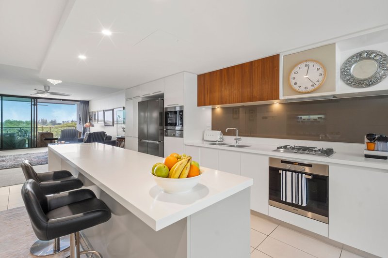 Photo - 30302/2 Ephraim Island, Paradise Point QLD 4216 - Image 9