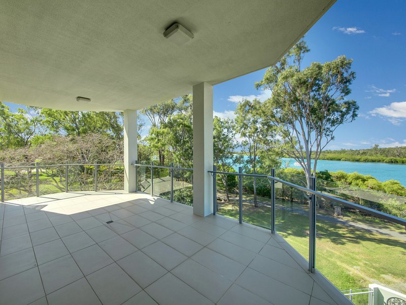 Photo - 303/10 Wyndham Avenue, Boyne Island QLD 4680 - Image 4