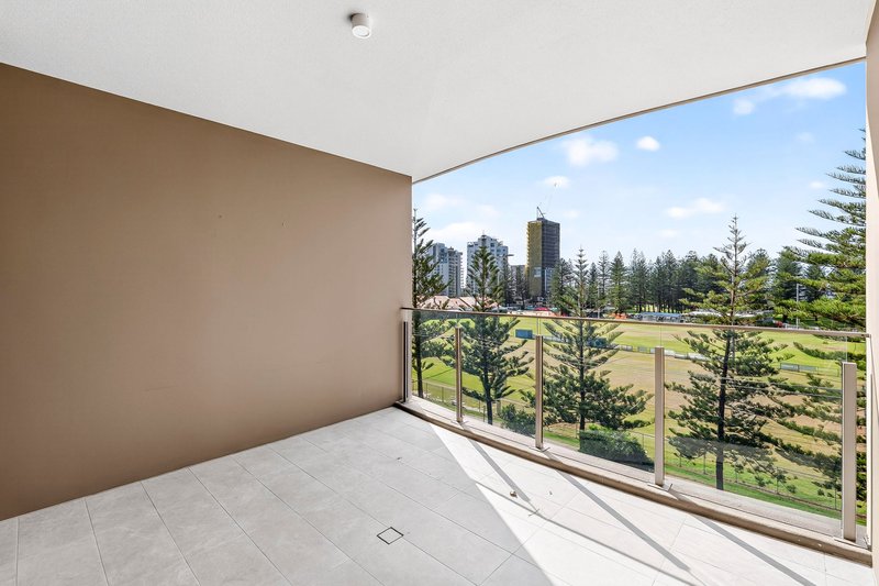 Photo - 303/146 Surf Parade, Broadbeach QLD 4218 - Image 2