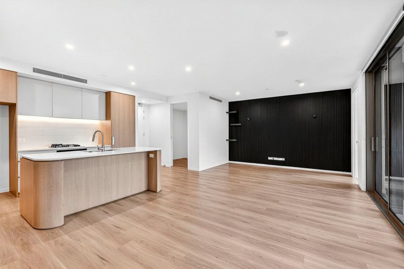 Photo - 303/146 Surf Parade, Broadbeach QLD 4218 - Image 3