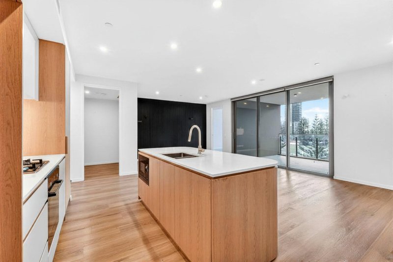 Photo - 303/146 Surf Parade, Broadbeach QLD 4218 - Image 4